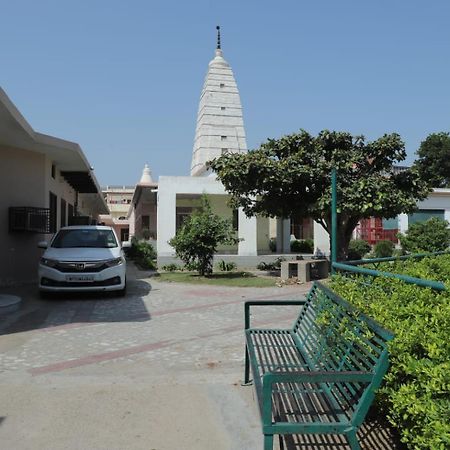 Radha Madhav Ashram Vrindāvan Extérieur photo