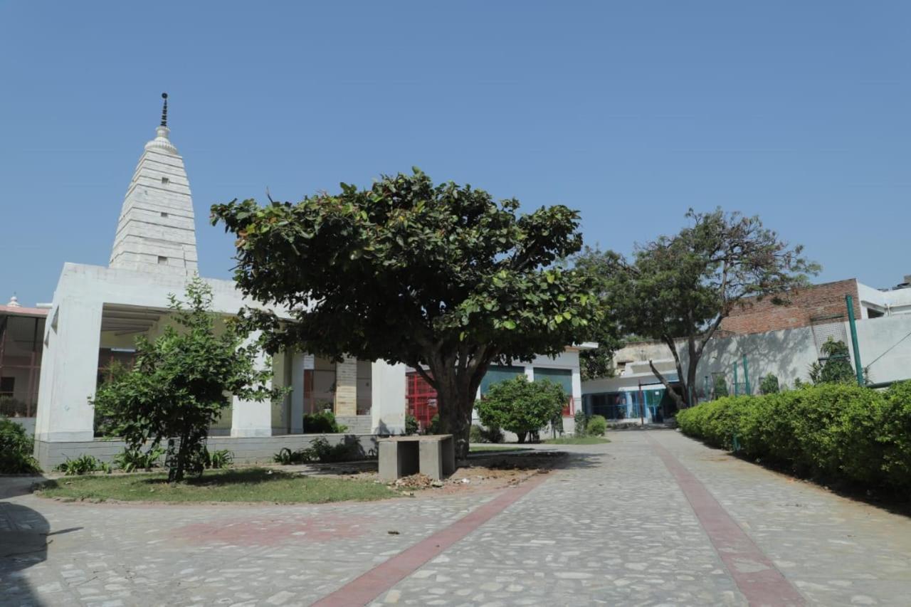 Radha Madhav Ashram Vrindāvan Extérieur photo
