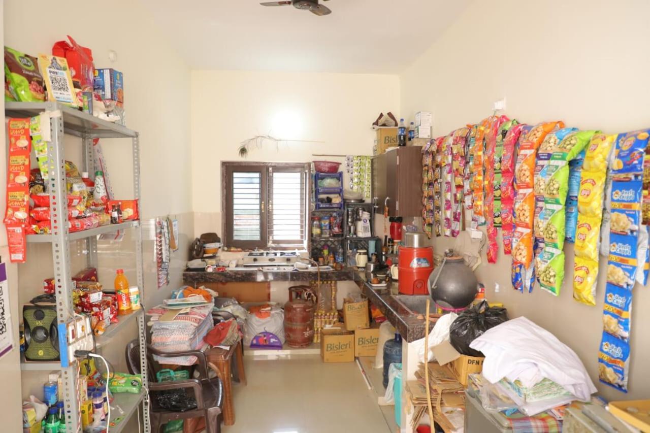 Radha Madhav Ashram Vrindāvan Extérieur photo