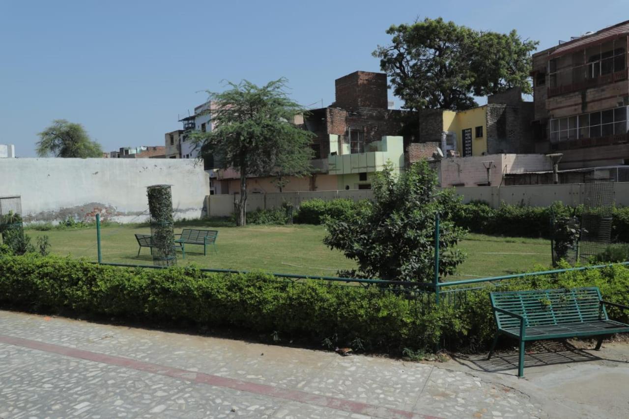 Radha Madhav Ashram Vrindāvan Extérieur photo