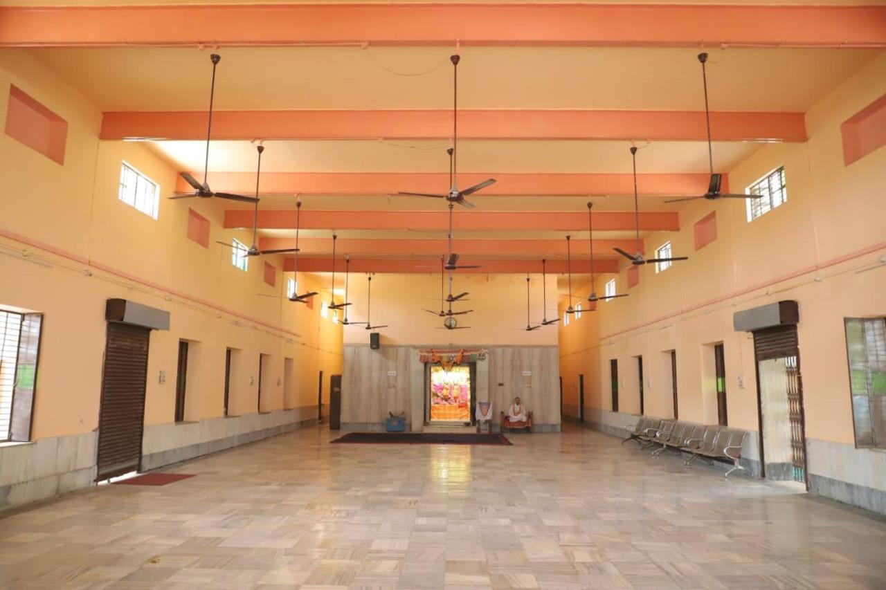 Radha Madhav Ashram Vrindāvan Extérieur photo