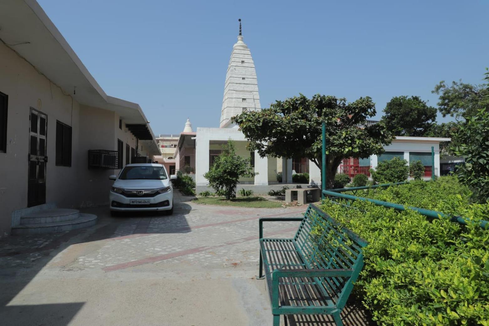 Radha Madhav Ashram Vrindāvan Extérieur photo