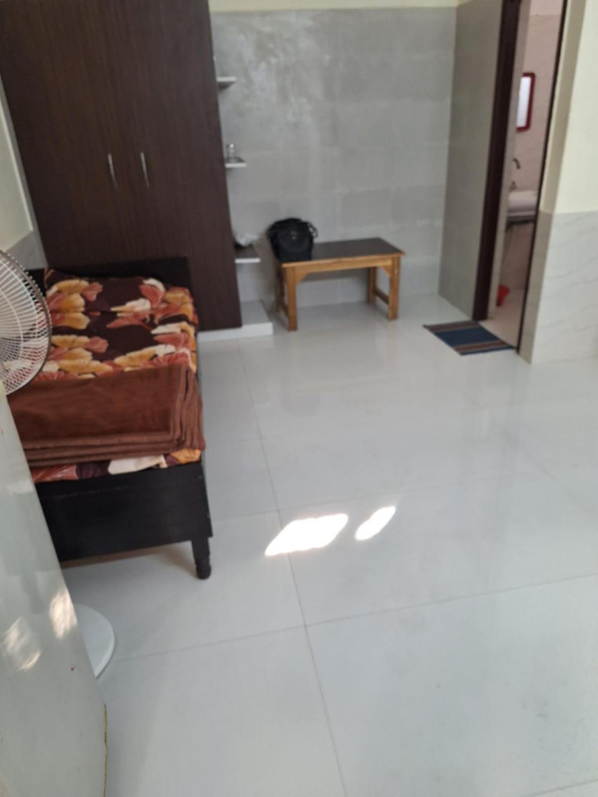 Radha Madhav Ashram Vrindāvan Extérieur photo